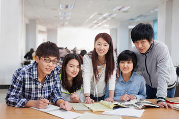 Etudiants chinois et travaux de groupe